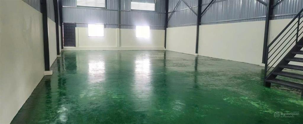 Cho thuê kho bến cát
dt 300m, có 2 văn phòng