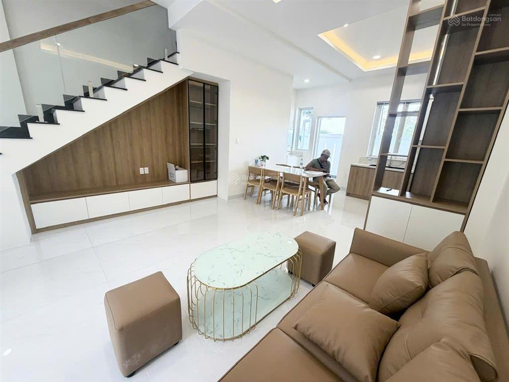 Cho thuê nhà phố suncasa 1, diện tích 5*18,3 phòng ngủ, 3wc