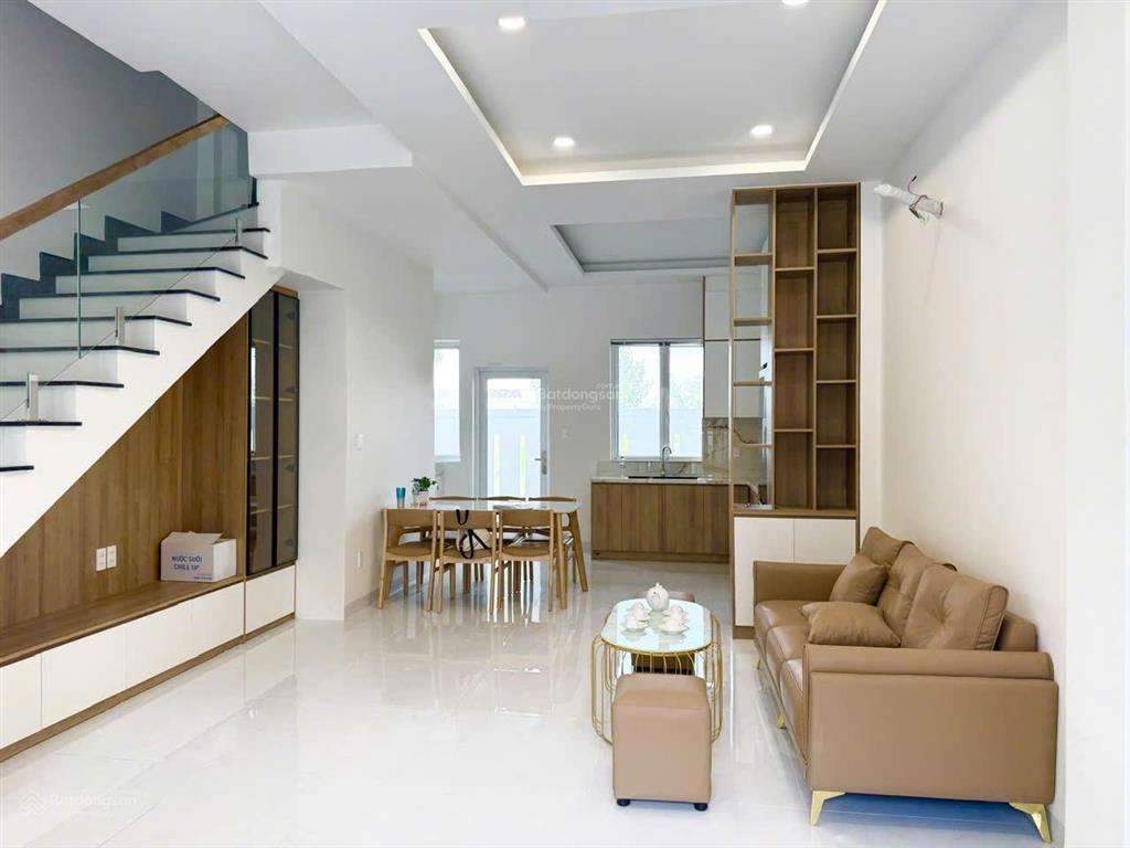 Cho thuê nhà phố suncasa 1, diện tích 5*18,3 phòng ngủ, 3wc