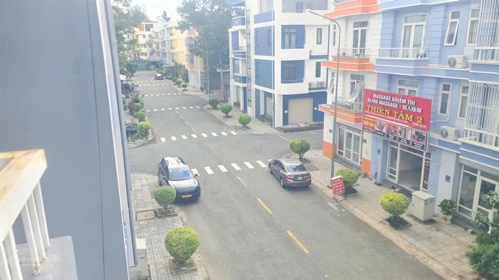 Cho thuê nhà unitown tp mới bình dương diện tích 100m2, 5 phòng ngủ, 6wc
