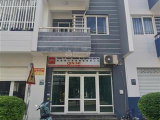 Cho thuê nhà unitown tp mới bình dương diện tích 100m2, 5 phòng ngủ, 6wc