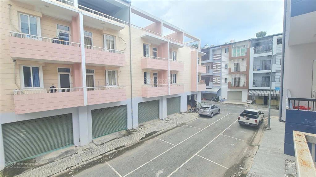 Cho thuê nhà unitown tp mới bình dương diện tích 100m2, 5 phòng ngủ, 6wc