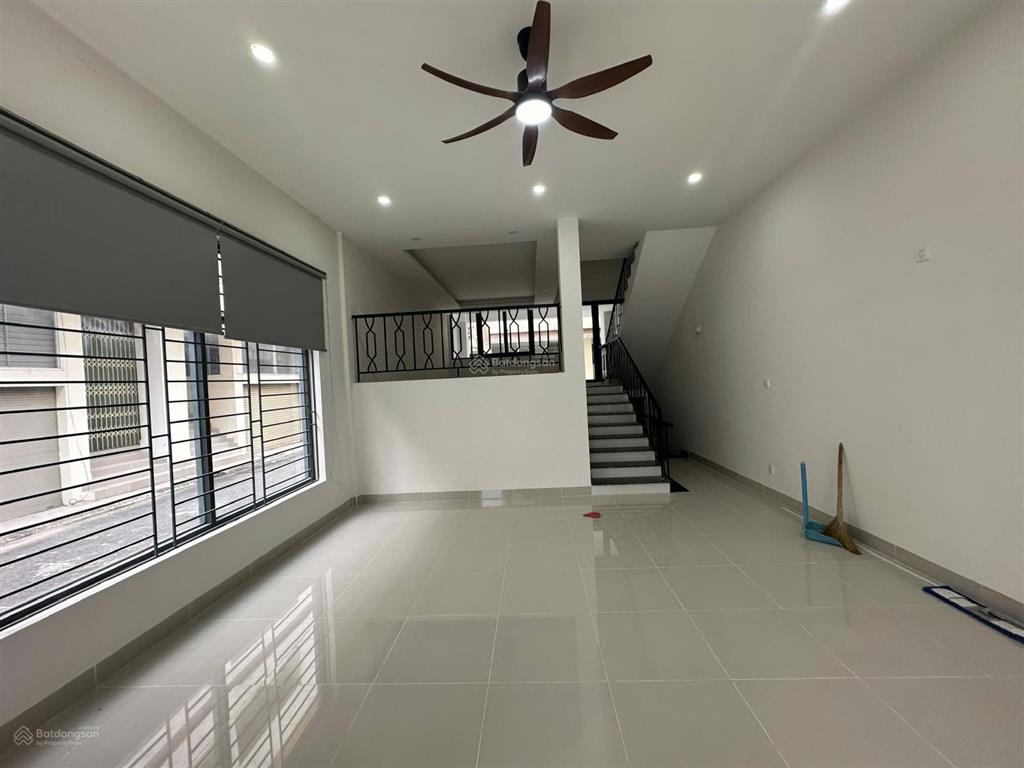 Cho thuê nhà mặt tiền đường chính lê quý đôn, phù hợp vừa làm văn phòng, vừa ở