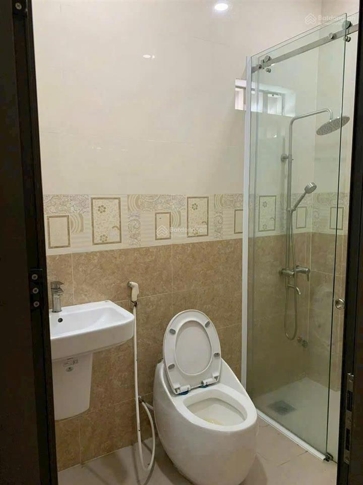 Cho thuê nhà gần trường nguyễn khuyến, phú chánh b
1 trệt 1 lửng 3 lầu
