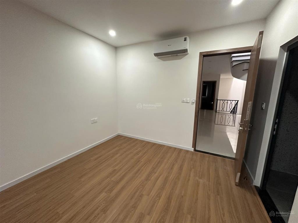 Cho thuê nhà phố khu tp mới bình dương
diện tích 100m, 5 phòng ngủ, 5 wc