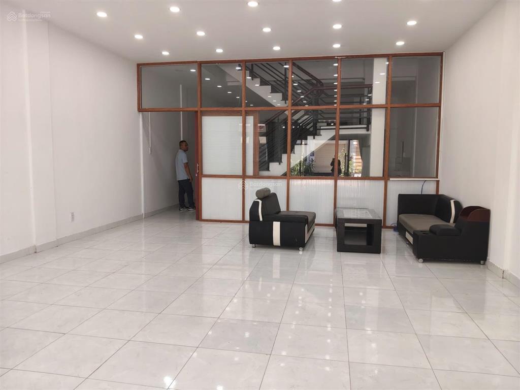 Cho thuê nhà mặt tiền đường chính lê quý đôn, phù hợp