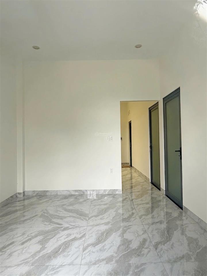 Cho thuê nhà gần thành phố mới bình dương
5*20, 4pn 3wc full nội thất
