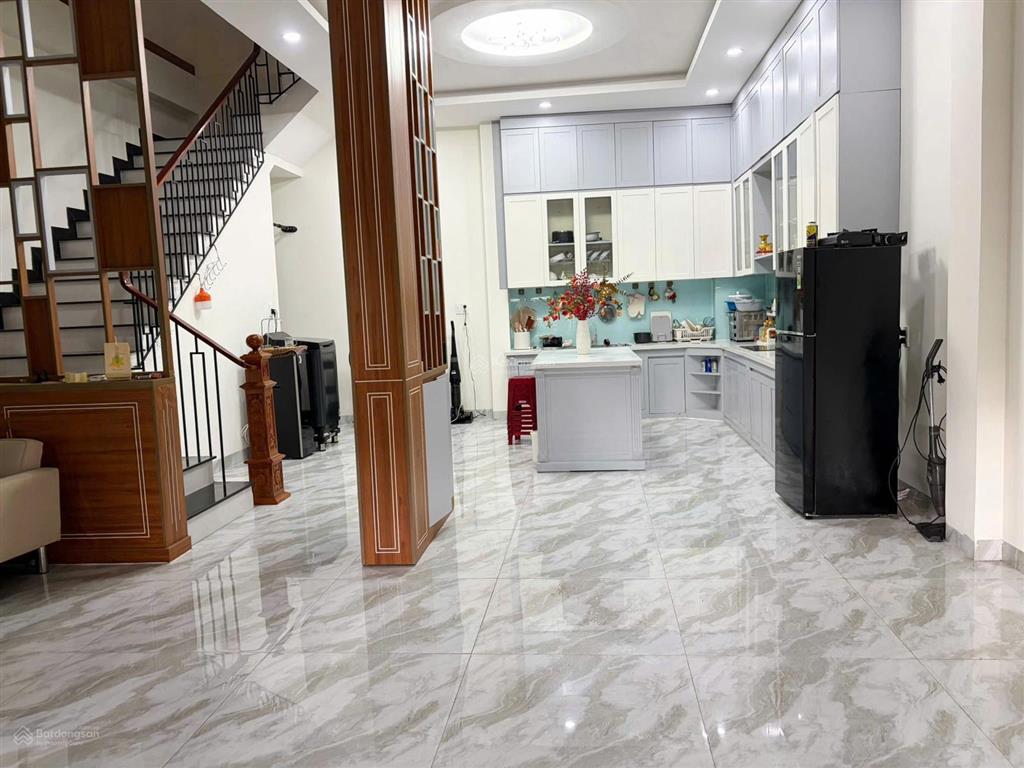 Cho thuê nhà gần thành phố mới bình dương
5*20, 4pn 3wc full nội thất
