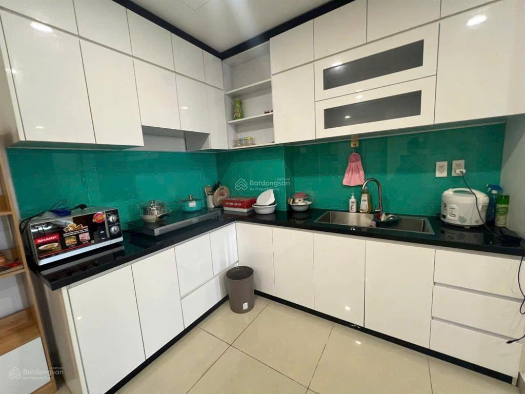 The view, 1pn, 1wc, 1 phòng làm việc