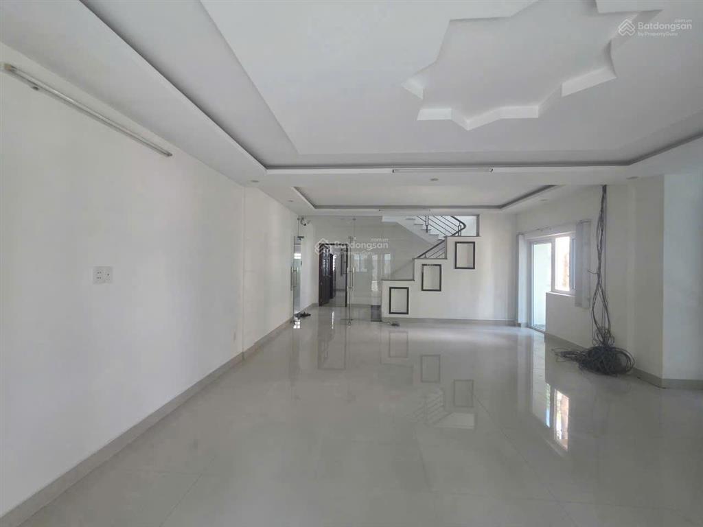 Cho thuê căn góc unitown  6pn, phòng khách, bếp