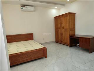 Cho thuê nhà phố unitown 
dt 100m,6 phòng ngủ,5 wc