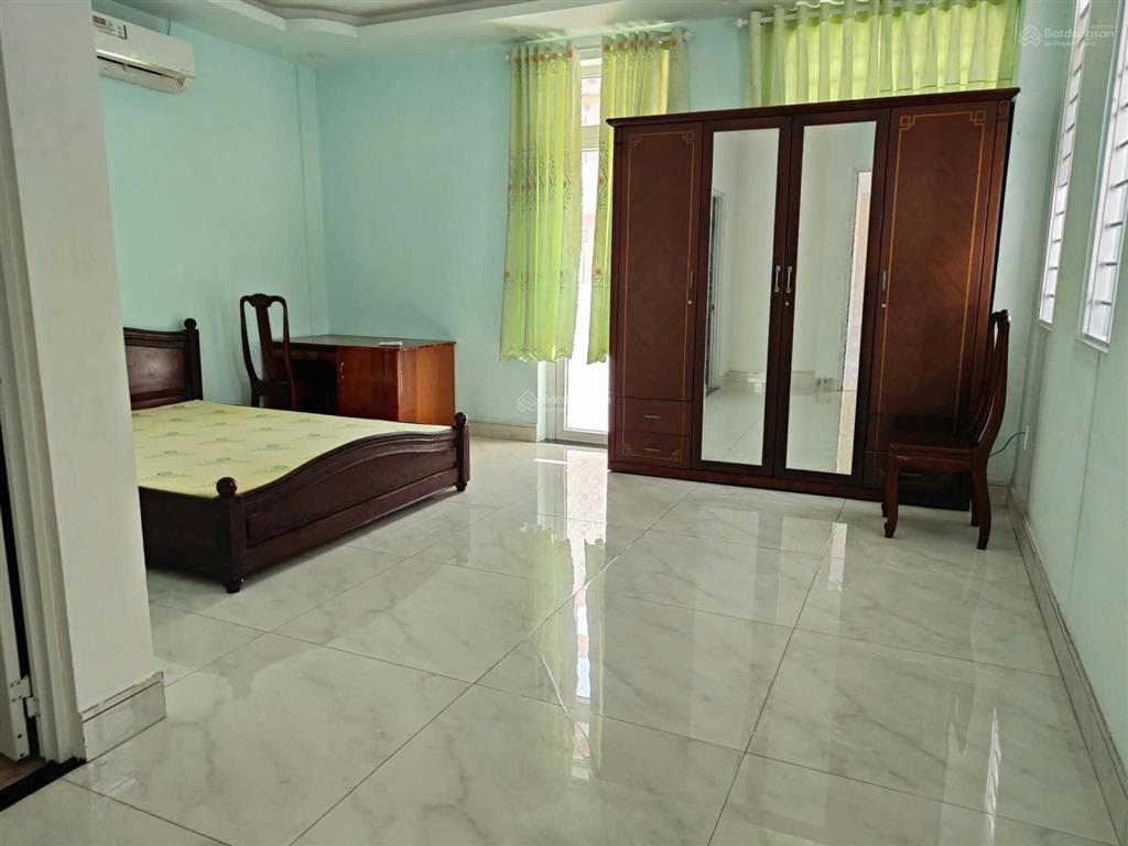 Cho thuê nhà phố unitown 
dt 100m,6 phòng ngủ,5 wc