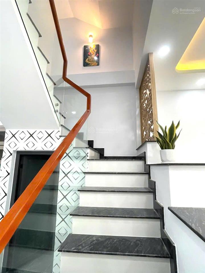 Bán nhà hxh 1/6m hương lộ 3, dt 4mx17m, 3 lầu, 5pn, cách aeon mall 300m, khu dân cư hiện hữu