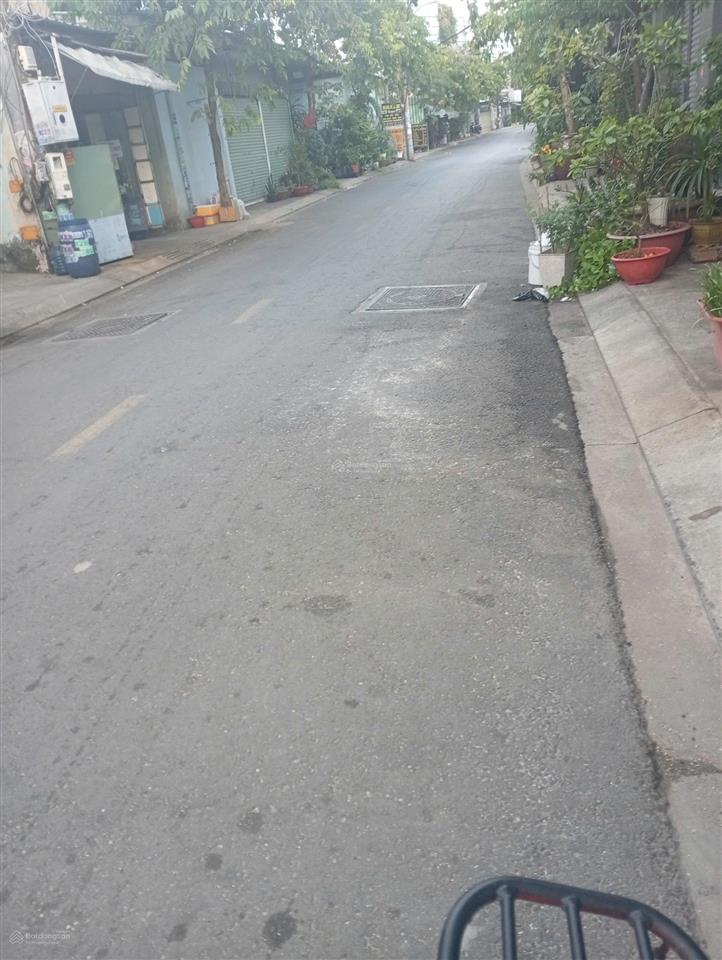 Bán nhà mặt tiền đường tiền lân 13, dt 8mx25m, nhà cấp 4, gần ql1a, xe công chạy ngày đêm