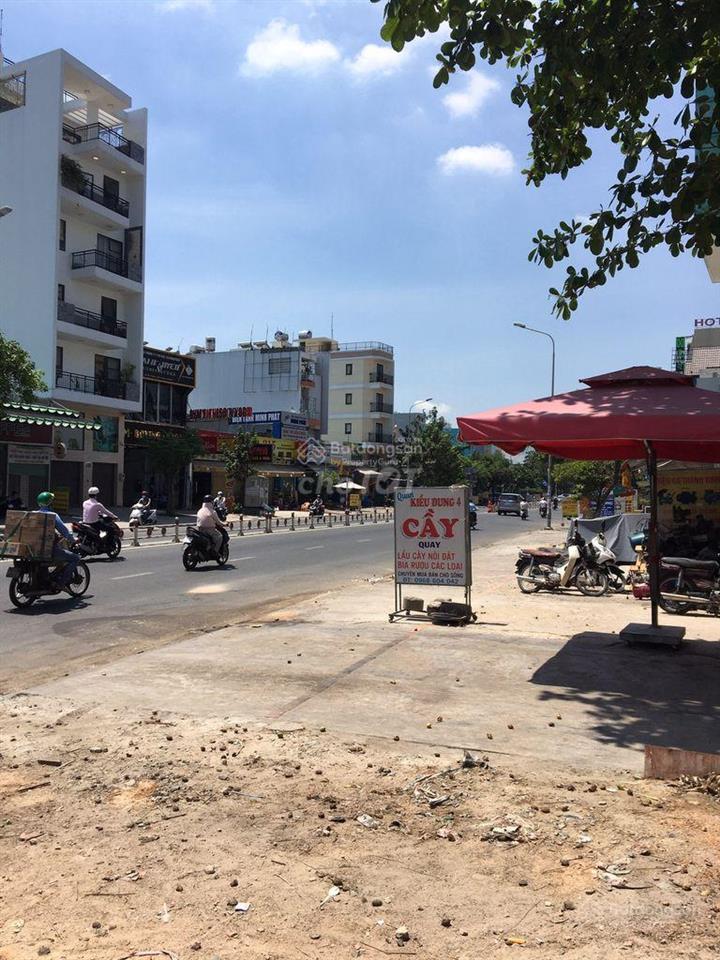 Bán nhà mặt tiền đường tây thạnh, dt 8mx27m, nhà cấp 4, được xây cao tầng, khu ngân hàng, vpct
