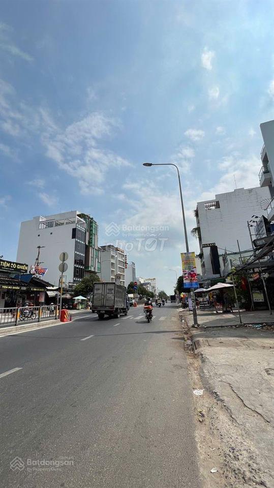 Bán nhà mặt tiền đường tây thạnh, dt 8mx27m, nhà cấp 4, được xây cao tầng, khu ngân hàng, vpct