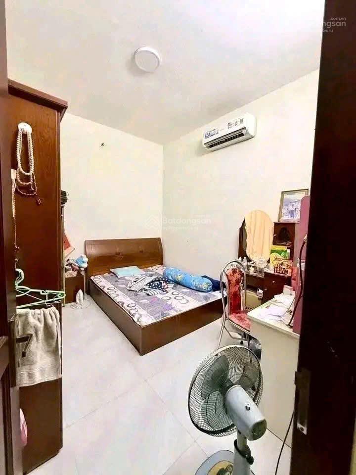 Bán nhà hẻm nhựa 1/6m lưu chí hiếu, dt 5mx16m, 3 lầu, sân thượng, cách mặt tiền khoảng 50m
