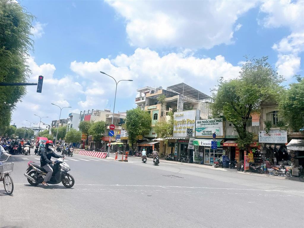 Bán nhà mặt tiền đường lê trọng tấn, dt 5mx25m, 3 tầng, vị trí đẹp, gần aeon mall tân phú