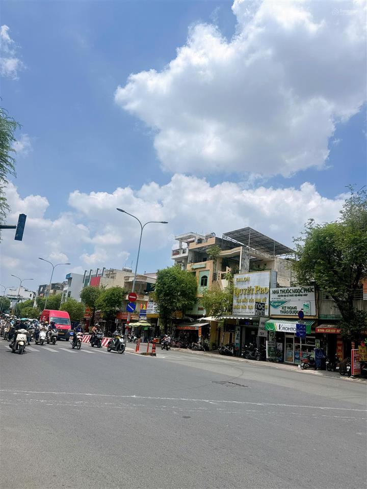Bán nhà mặt tiền đường lê trọng tấn, dt 5mx25m, 3 tầng, vị trí đẹp, gần aeon mall tân phú
