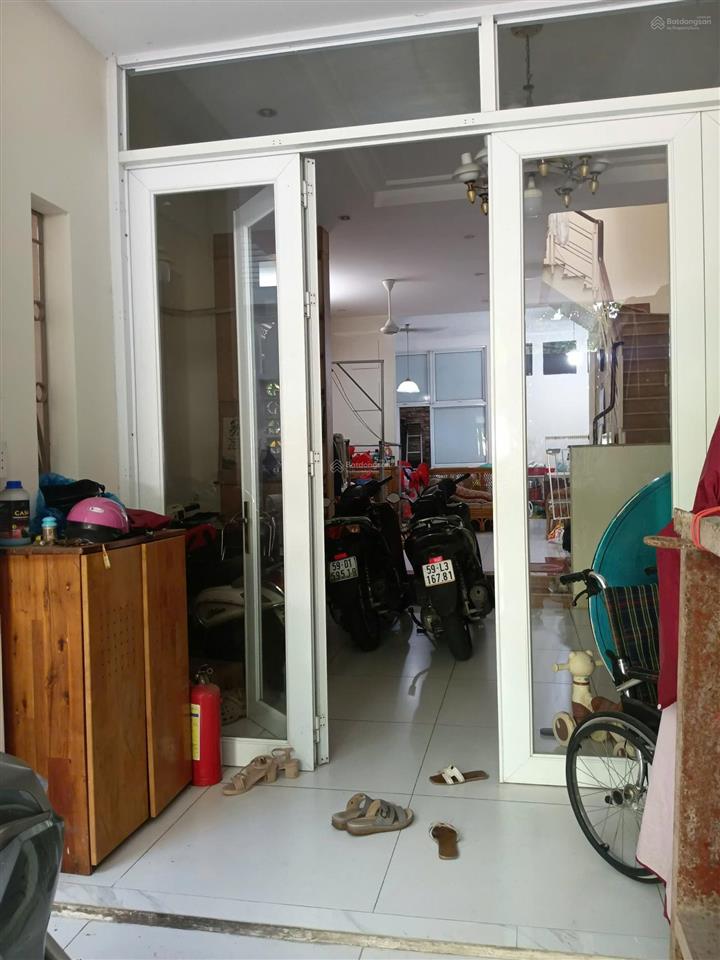 Bán nhà mặt tiền đường s5, p. tây thạnh, dt 5,5mx18m, xd 2 lầu, sân thượng, gần công viên