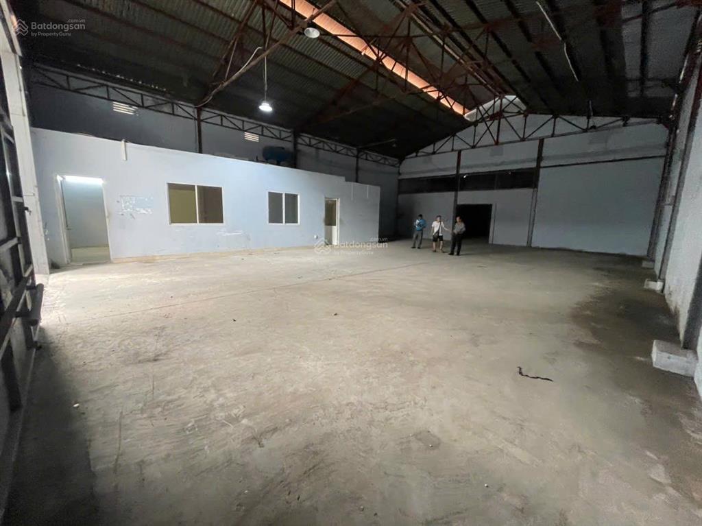 Cho thuê nhà mặt tiền đường dương văn dương, dt 15x37m (550m2) như hình