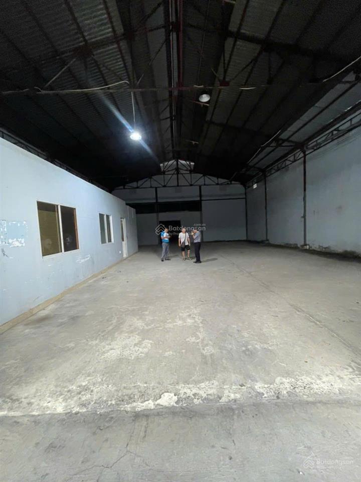 Cho thuê nhà mặt tiền đường dương văn dương, dt 15x37m (550m2) như hình