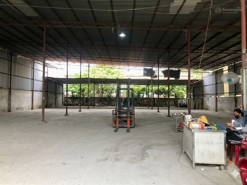 Cho thuê nhà mặt tiền đường lê trọng tấn, dt 1500m2, hiện trạng cấp 4, trống suốt