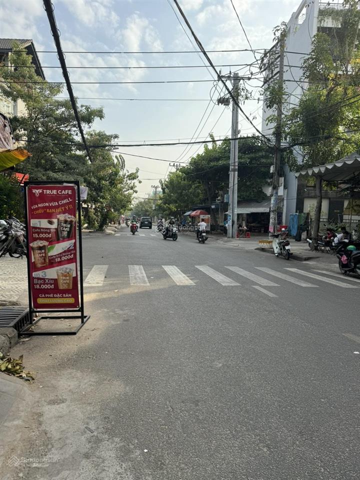 Bán nhà mặt tiền đường t6, diện tích 8mx20m, cấp 4, đường kinh doanh, buôn bán nhộn nhịp