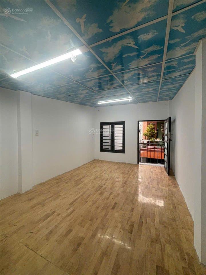 Sổ vuông, không quy hoạch. p6. q8 3.4m dài 5.5m, kết cấu 1 trệt 1 lầu 1 pn. có ban công