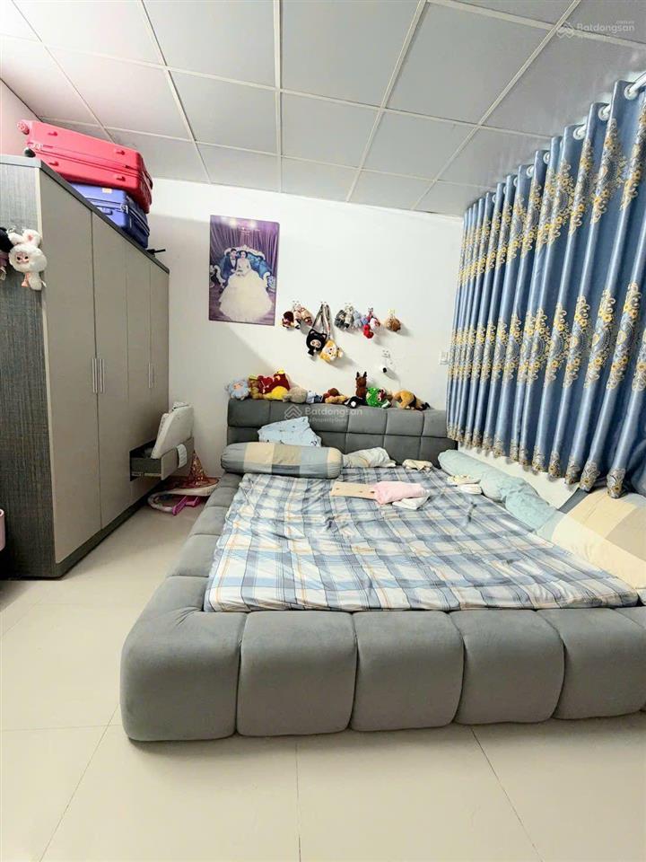 Nhà chính chủ. âu dương lân. q8 dt 3.7m dài 10.8m, kết cấu  1trêt 1lâu 2pn có ban công. giá 3ty7