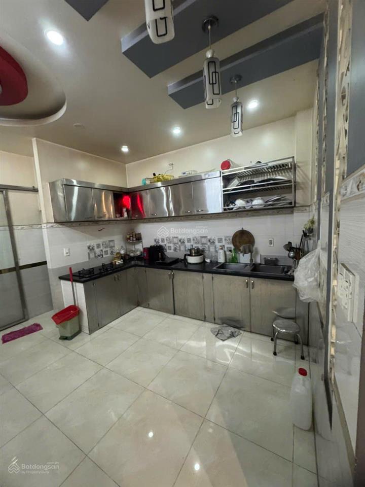 Nhà mặt tiền kinh doanh gần đường lê văn quới, 4x17m, đúc 3,5 tấm, nội thất cao cấp