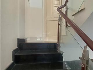 Mặt tiền kinh doanh gần ngã tư bốn xã, 5x19m, 1 trệt 3 lầu đúc, nội thất cao cấp.