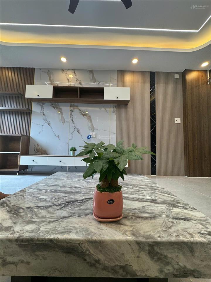 Nhà hẻm thông 7m gần đường tỉnh lộ 10, 4x16m, đúc 4,5 tấm, thang máy, nội thất cao cấp