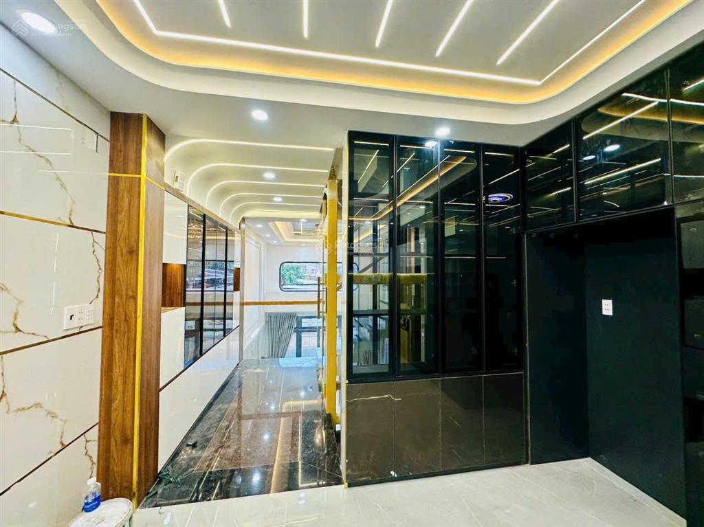 Mặt tiền kinh doanh gần hương lộ 2, 4x16m, đúc 1 lửng 4 lầu, thang máy, nội thất cao cấp