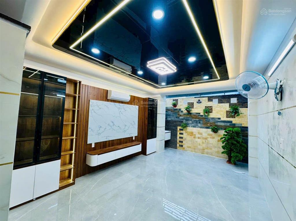 Mặt tiền kinh doanh gần hương lộ 2, 4x16m, đúc 1 lửng 4 lầu, thang máy, nội thất cao cấp