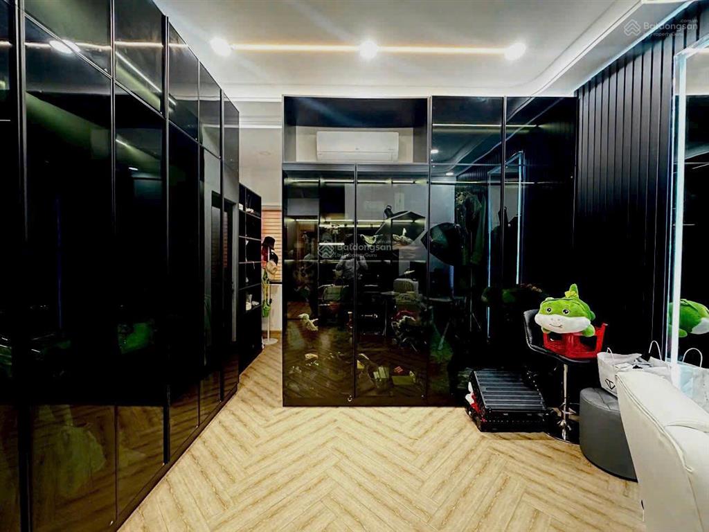 Nhà hẻm 8m khu dân cư vip 688 hương lộ 2, 4x21m, đúc 4 tấm nội thất cao cấp, thang máy