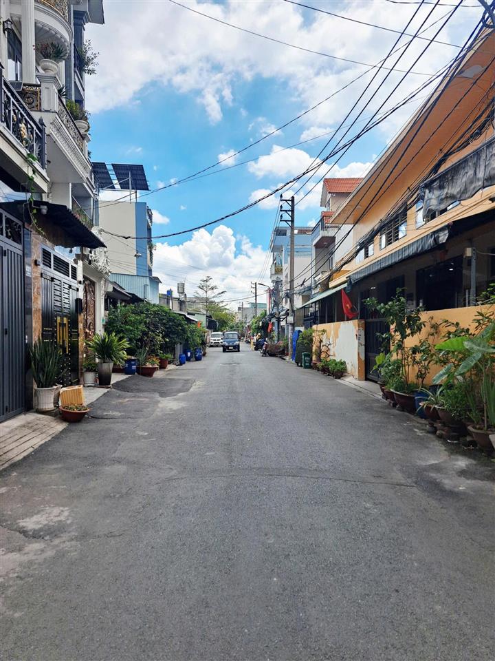 Nhà hẻm nhựa một xẹt thông 8m đường lê văn quới, diện tích 8x20m, 1 trệt 1 lửng 1 lầu