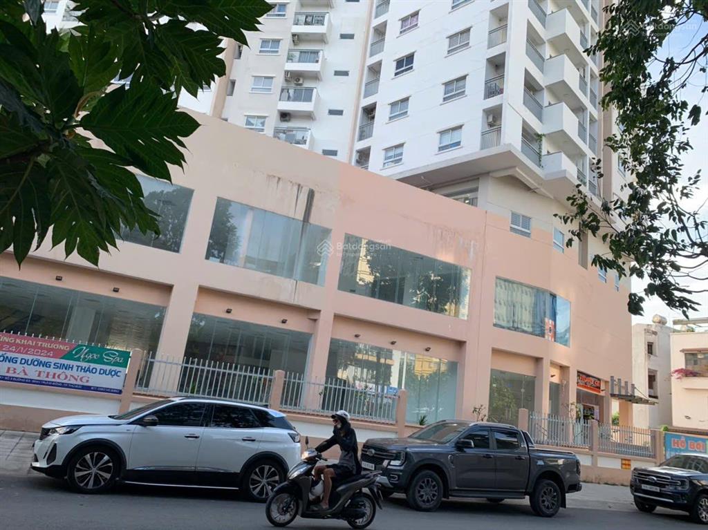 Suất thanh lý giá 2,450 tỷ/căn 2pn tại blue sky tower (hqc bình trưng đông),  0909 456 ***