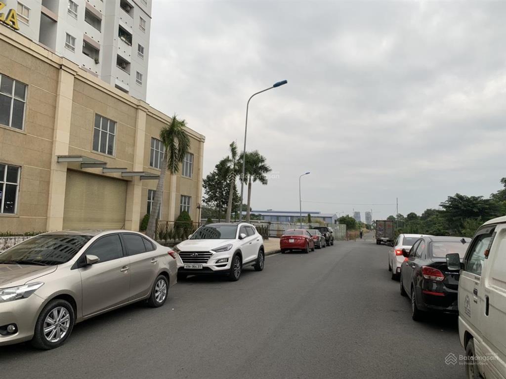 Hqc plaza bán căn góc 70m2 hướng đb giá 1,350 tỷ, 2pn, bao hết phí sang tên, ra sổ, đt 0909 456 ***