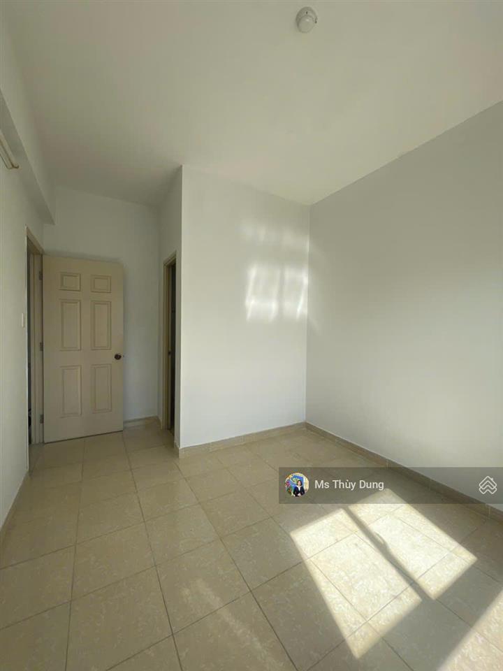 Hqc plaza bán căn góc 70m2 hướng đb giá 1,350 tỷ, 2pn, bao hết phí sang tên, ra sổ, đt 0909 456 ***