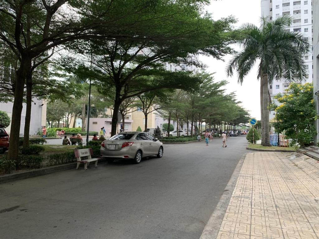 Hqc plaza bán căn góc 70m2 hướng đb giá 1,350 tỷ, 2pn, bao hết phí sang tên, ra sổ, đt 0909 456 ***