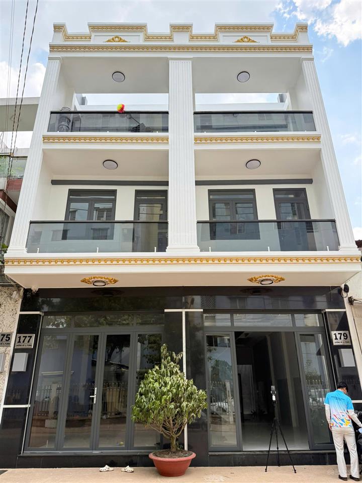 Bán nhà mặt tiền đường số 3, giá 10,8 tỷ