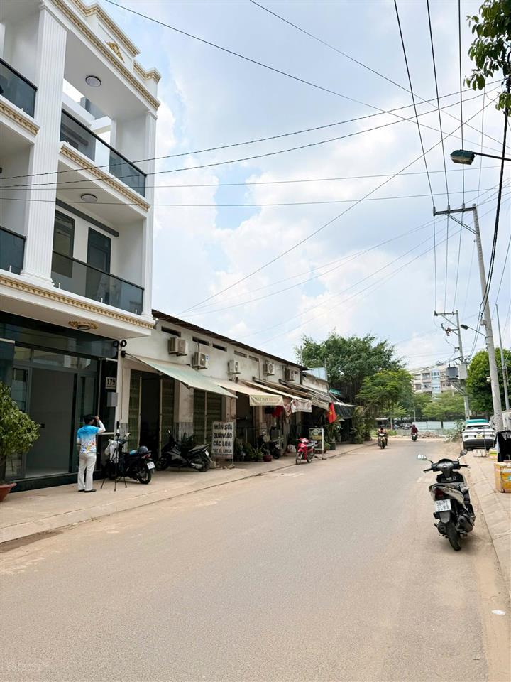 Bán nhà mặt tiền đường số 3, giá 10,8 tỷ