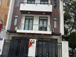 Cần cho thuê cặp nhà gốc đối diện công viên 8x20,3.5 tấm. giá 50tr/th