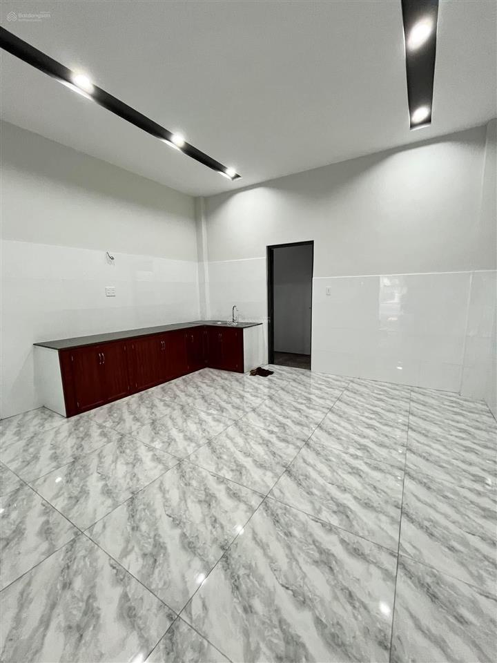 Nhà mt kinh doanh đường 55 dt 5x16,2 lầu . giá 18 tr/th