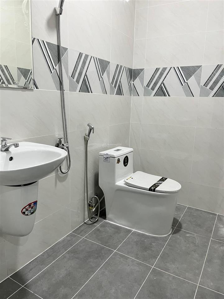 Nhà mt kinh doanh đường 55 dt 5x16,2 lầu . giá 18 tr/th