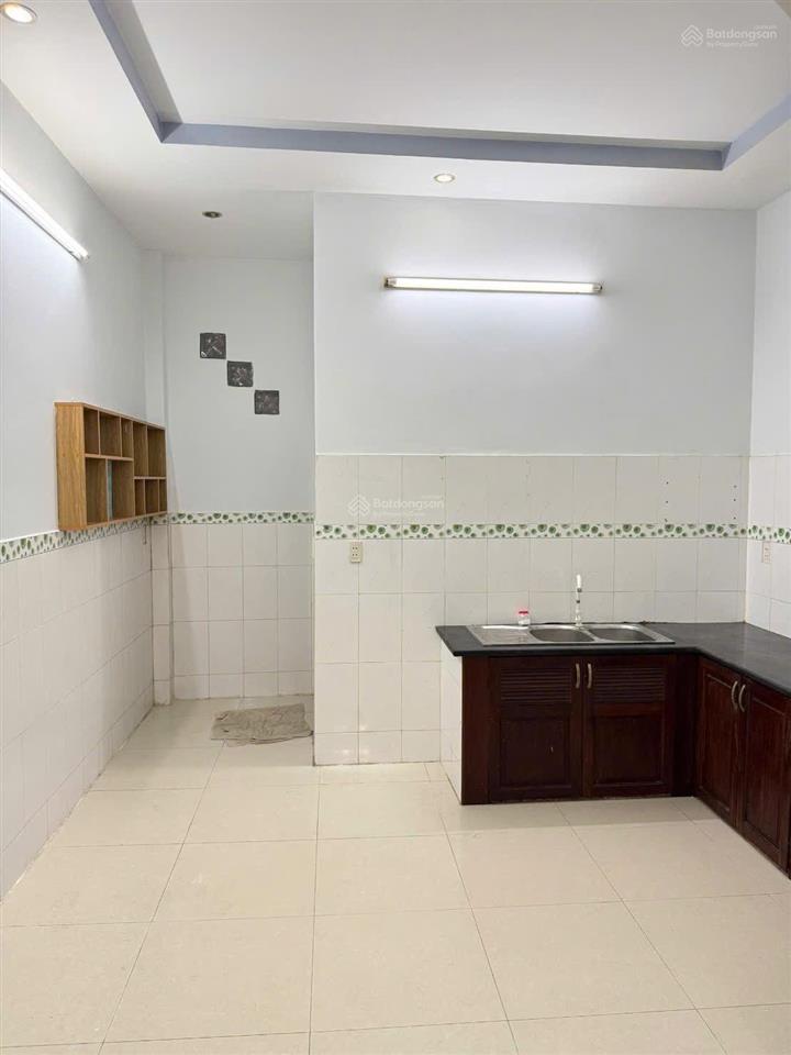 Nhà sát khu aeon tên lửa 5x19,3.5 tấm,4 phòng nhà đẹp có máy lạnh