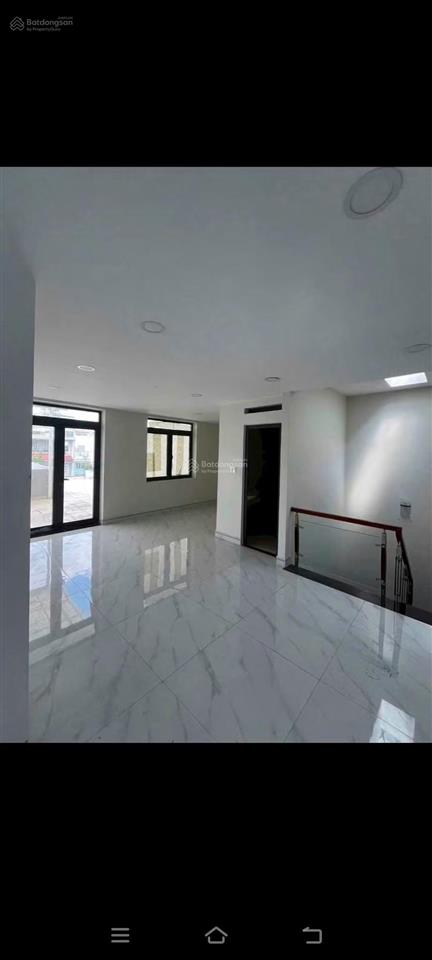 Nhà gốc mt kd đường 1 khu tên lửa 6x20, 3 lầu, trống suốt. tiện kd mọi ngành nghề