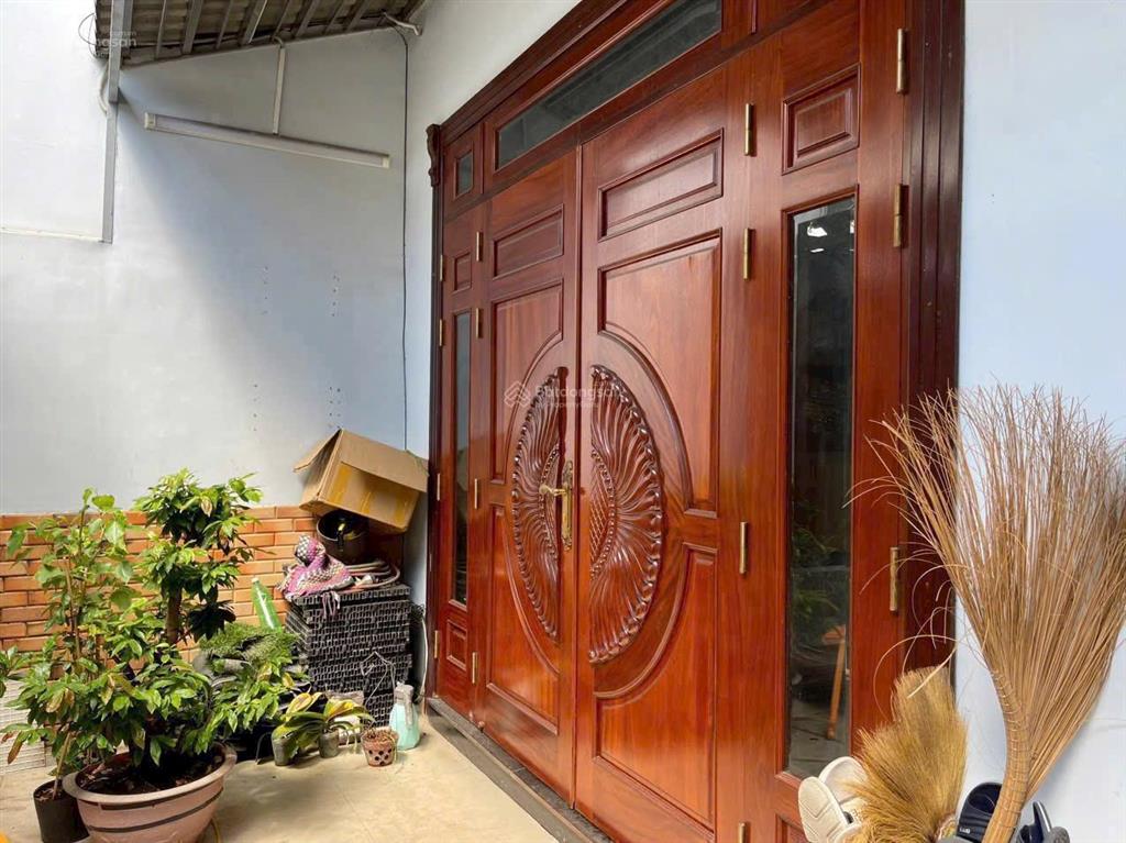Biệt thự sát aeon tên lửa, 7x20m, 2 lầu, 6 p