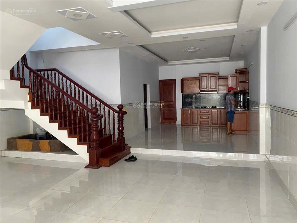 Biệt thự sát aeon tên lửa, 7x20m, 2 lầu, 6 p